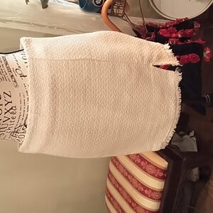 Women's NWT VENTI6 cream woven mini skirt with front split. Size 4